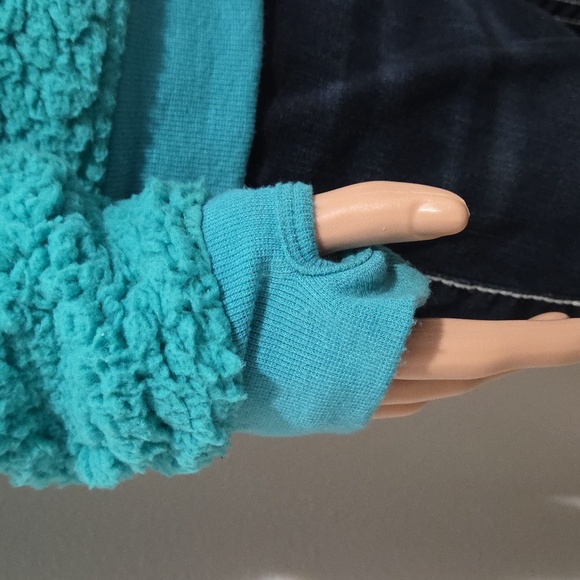 Oregon Coast Teal Big Fluffy - Picture 3 of 7